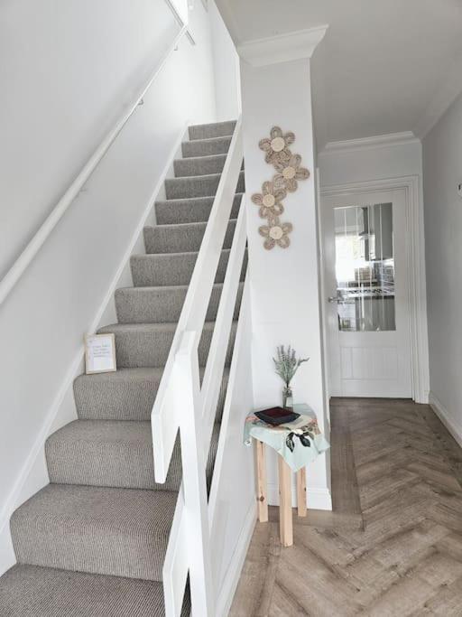 Holiday home 时尚的3室独立别墅，近海滩，mumbles Swansea