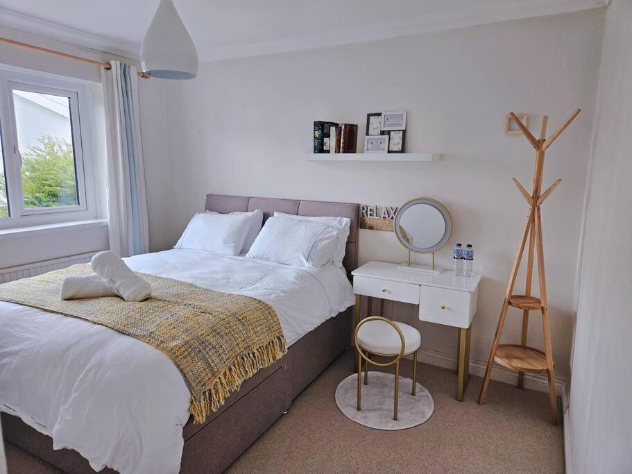 Holiday home 时尚的3室独立别墅，近海滩，mumbles Swansea